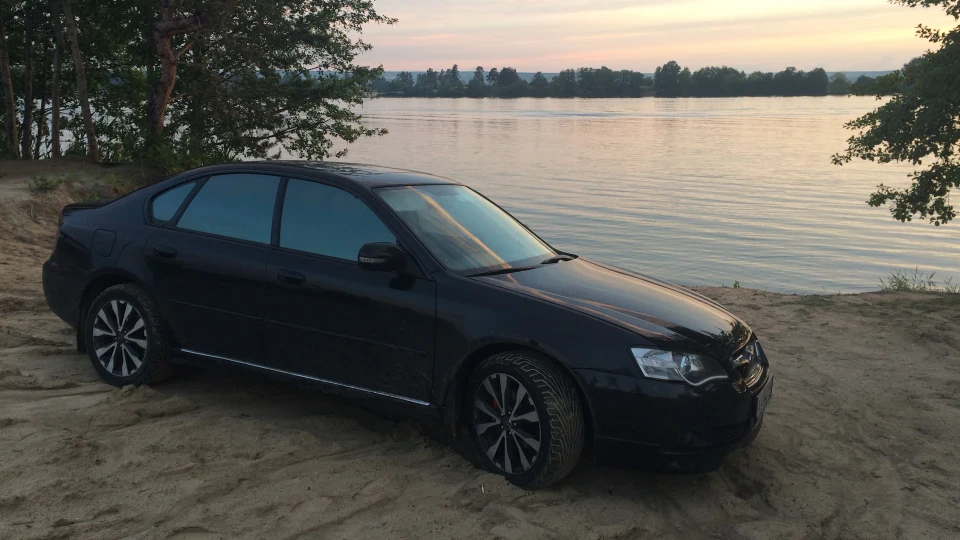 Subaru Legacy Obsidian Black 2