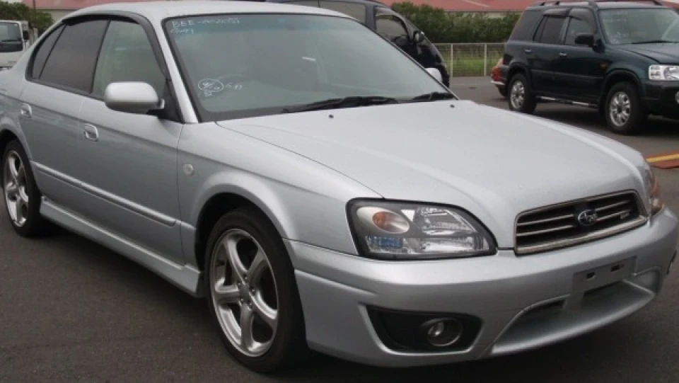 Subaru Legacy Срібляста 2.0GL 4
