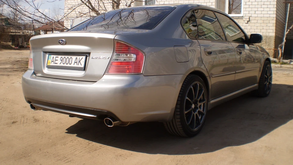 Subaru Legacy SRIBNA PERLYNA 2