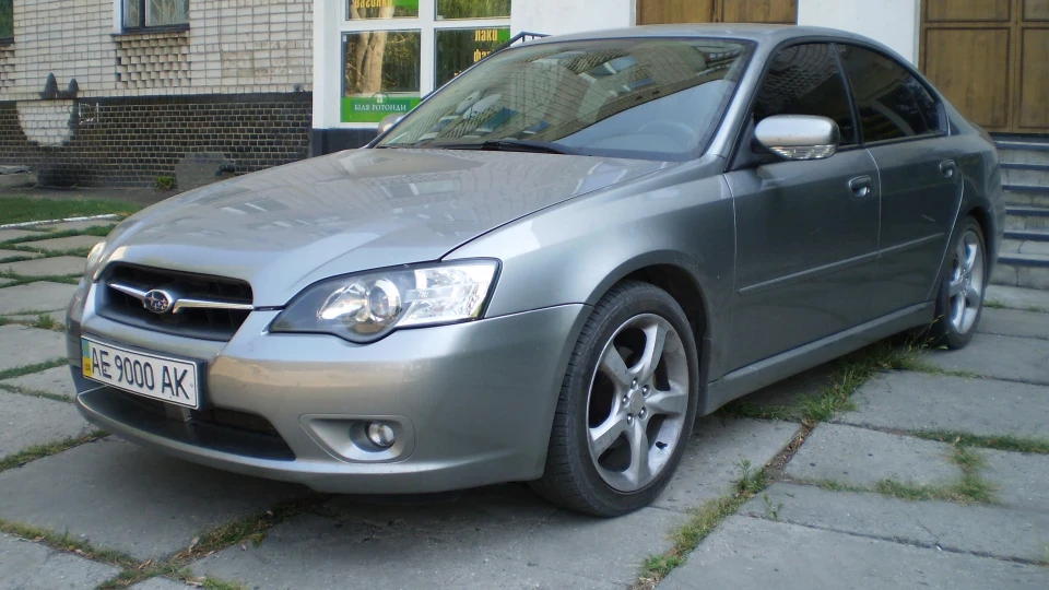 Subaru Legacy SRIBNA PERLYNA 4