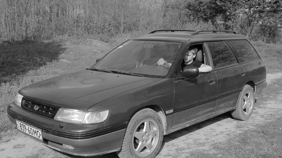 Subaru Legacy Вишня 2.0 b 2
