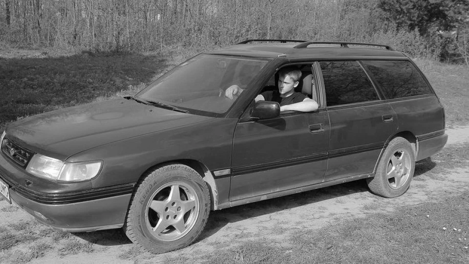Subaru Legacy Вишня 2.0 b 3