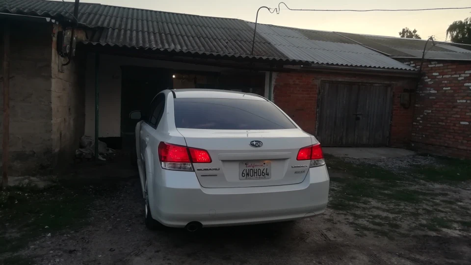 Subaru Legacy White pearl