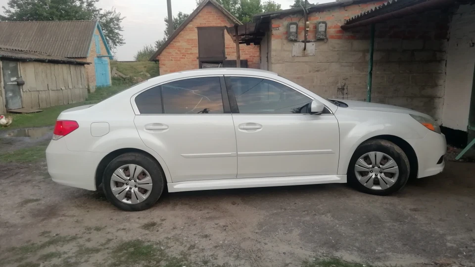 Subaru Legacy White pearl 2
