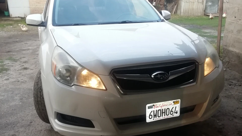 Subaru Legacy White pearl 3