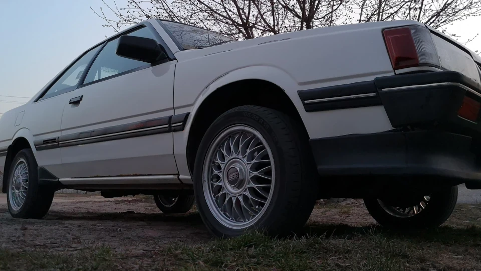 Subaru Leone Біле купе 2