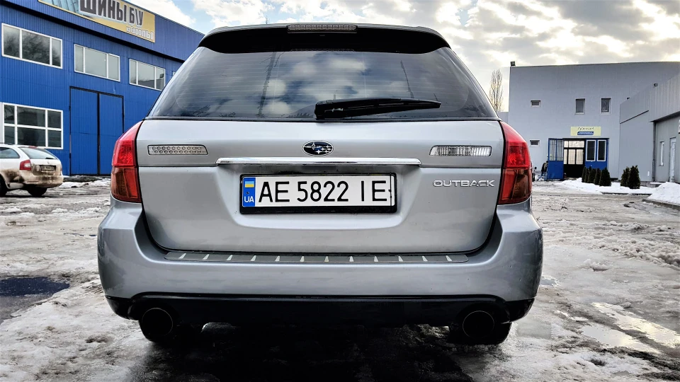 Subaru Outback 3-х літрова, всюдипруща 3