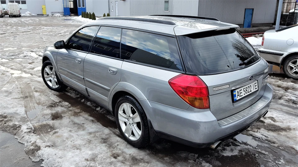 Subaru Outback 3-х літрова, всюдипруща 4