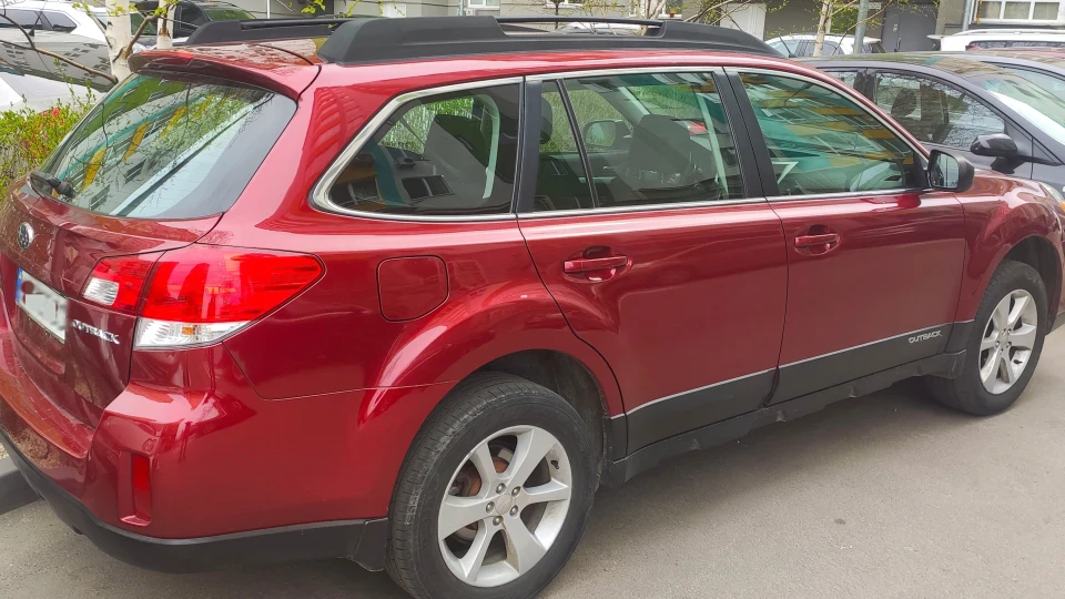 Subaru Outback American Red Girl 2