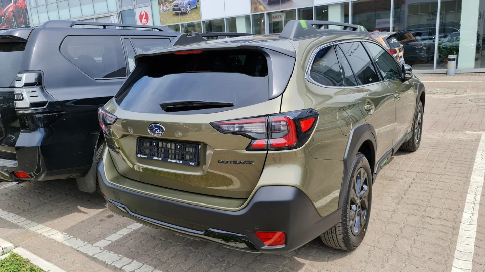 Subaru Outback Field Autumn Green