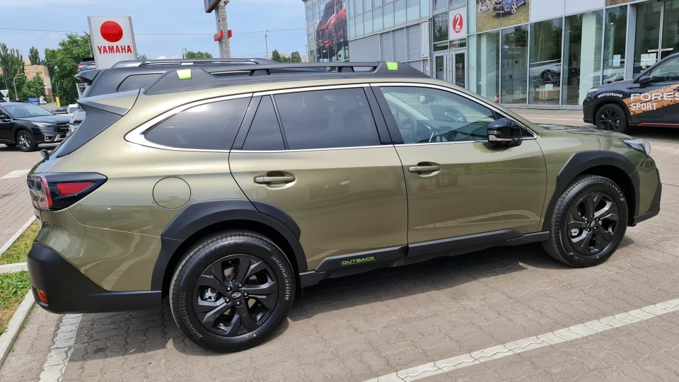 Subaru Outback Field Autumn Green 2