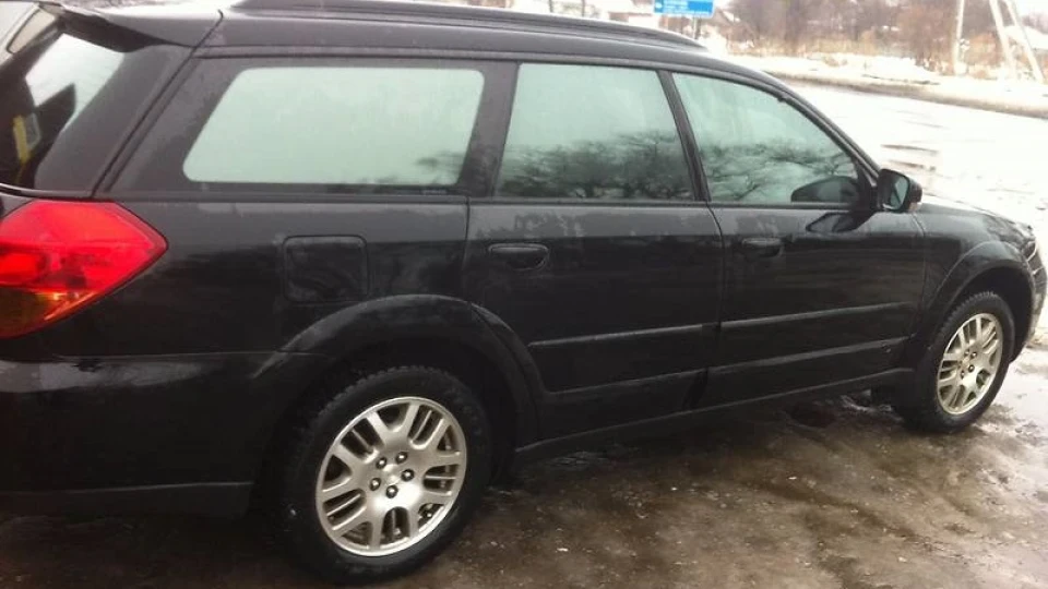 Subaru Outback Просто чорна 2