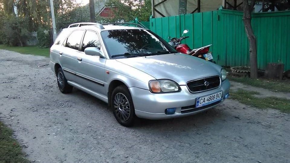 Suzuki Baleno Темна конячка