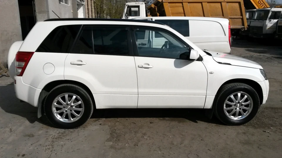 Suzuki Grand Vitara 2.0 АТ, Білий