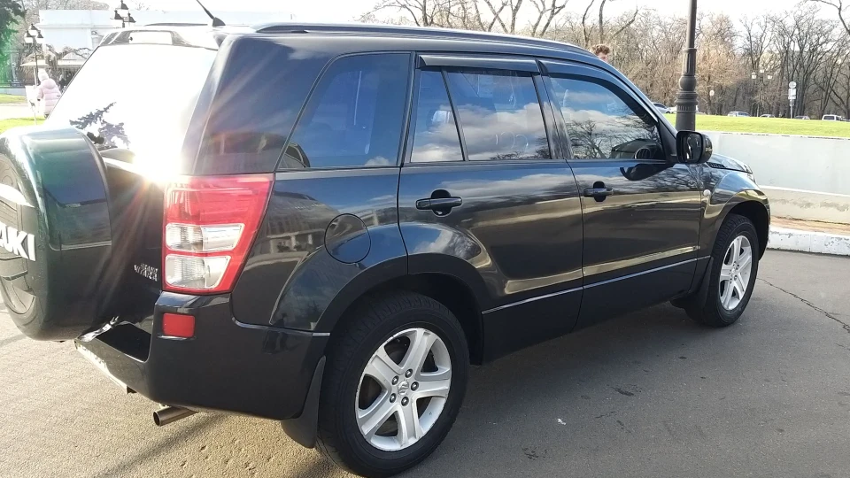Suzuki Grand Vitara 2.0 BlackEdition 3