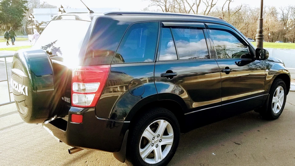 Suzuki Grand Vitara 2.0 BlackEdition 4