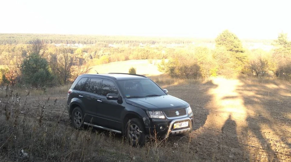 Suzuki Grand Vitara чорний металік