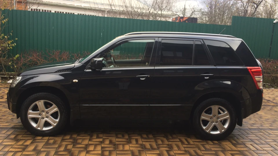 Suzuki Grand Vitara чорник 2.0 4