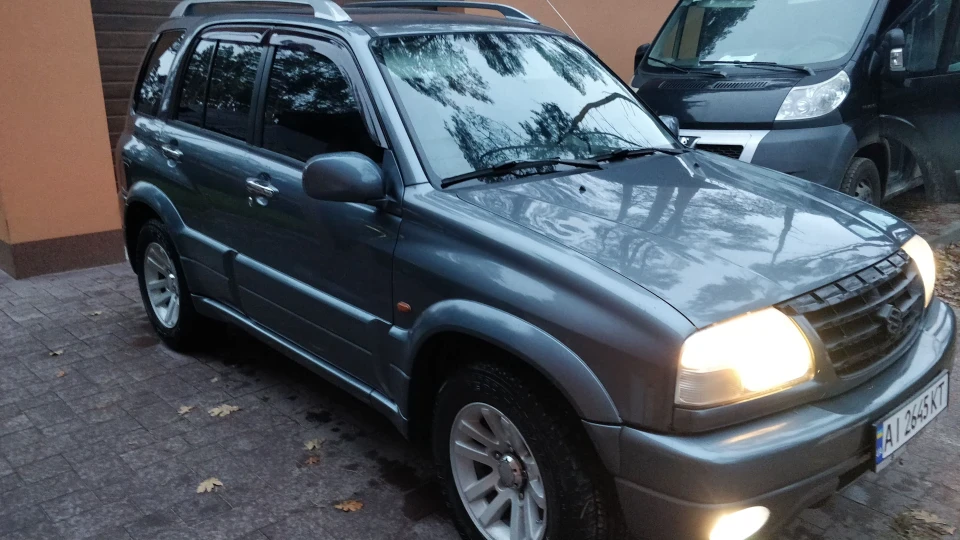 Suzuki Grand Vitara Gray Rhino 2