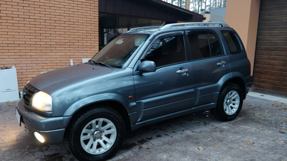 Suzuki Grand Vitara Gray Rhino 3