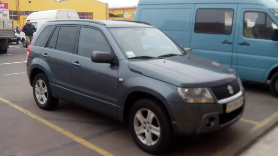 Suzuki Grand Vitara Сірий Бобик.