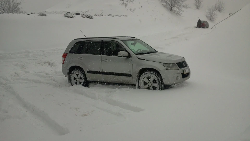 Suzuki Grand Vitara Silver Rhino 3