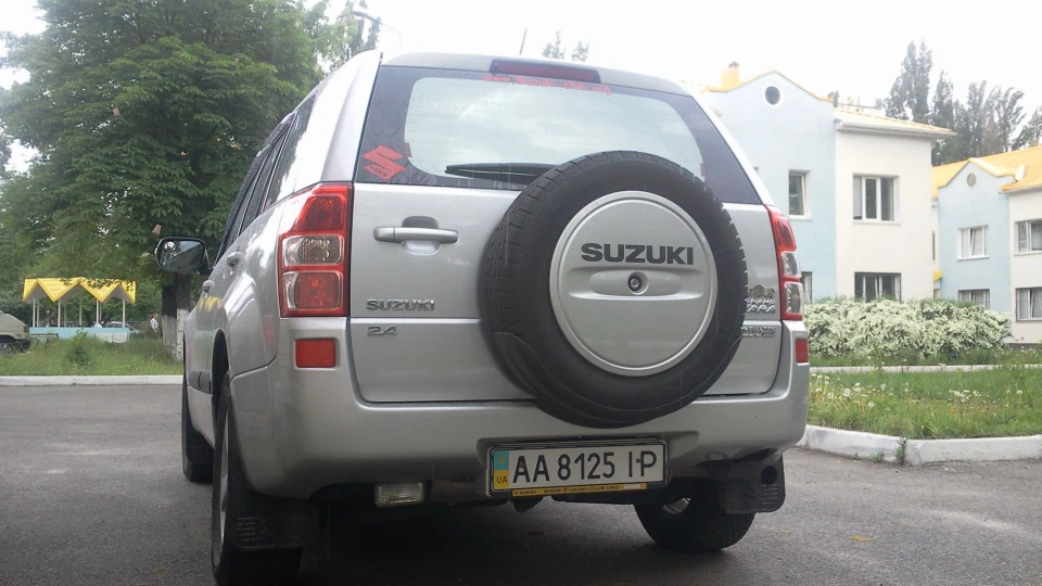 Suzuki Grand Vitara Silver Rhino 4