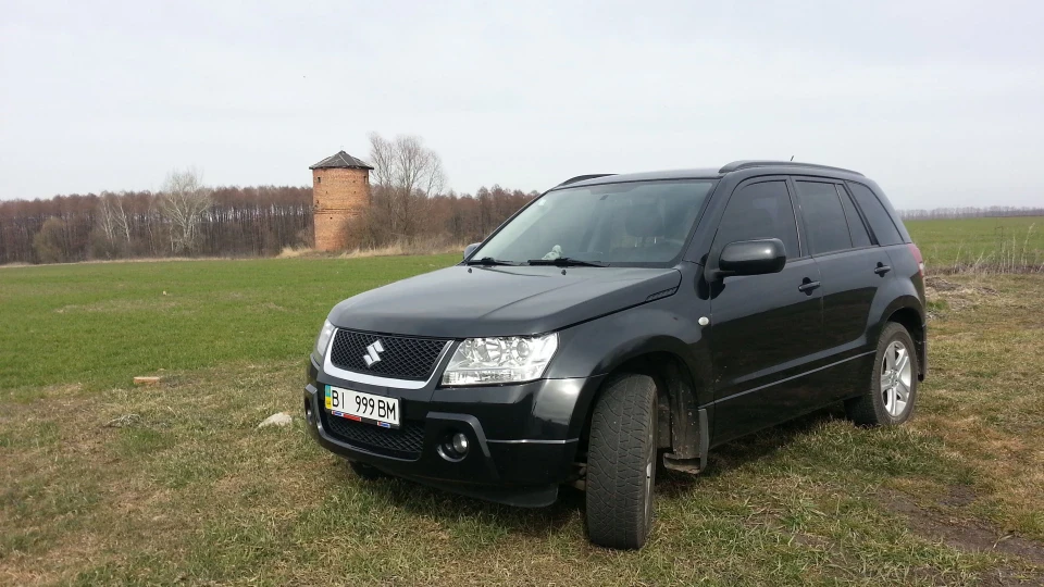 Suzuki Grand Vitara SUZI 2