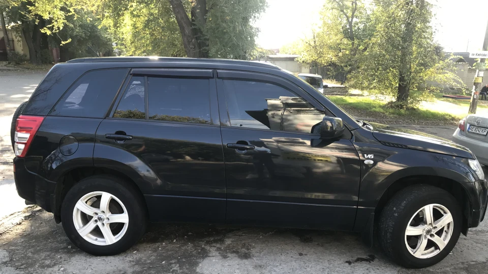 Suzuki Grand Vitara V6 2
