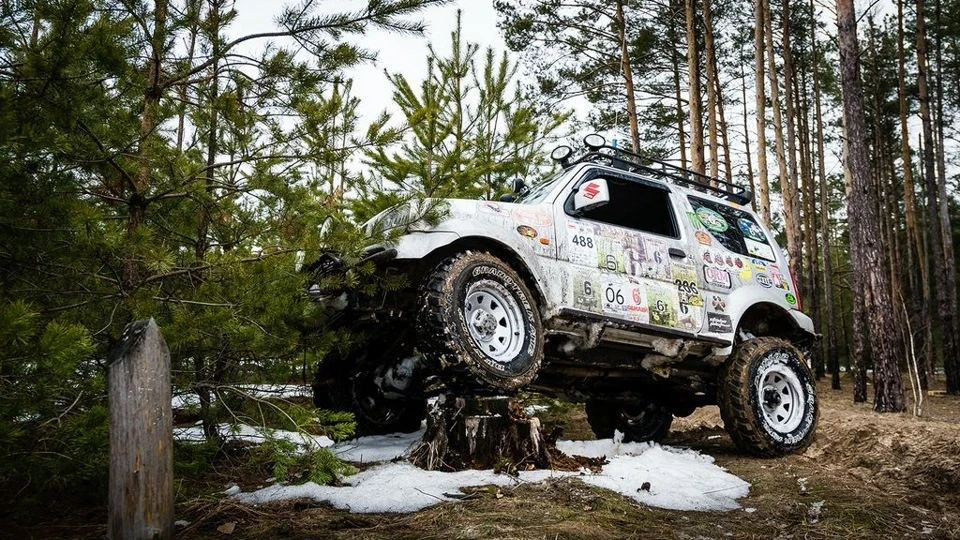 Suzuki Jimny Маленький проходимец) 2
