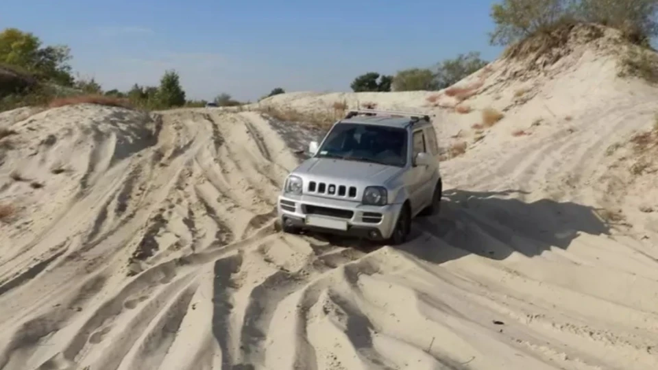 Suzuki Jimny зелений