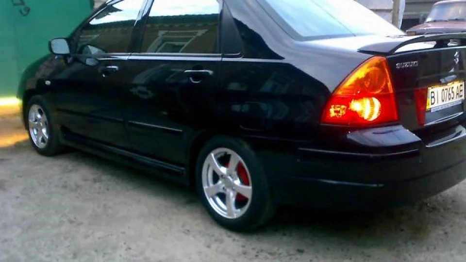 Suzuki Liana 3