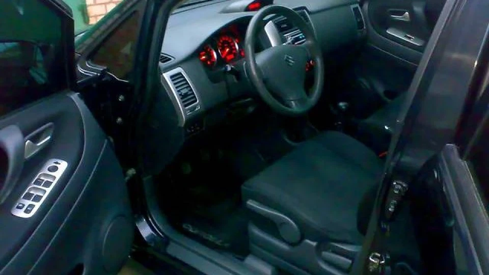 Suzuki Liana 4