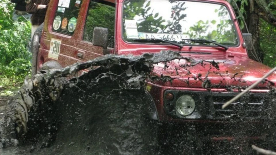 Suzuki Samurai 4