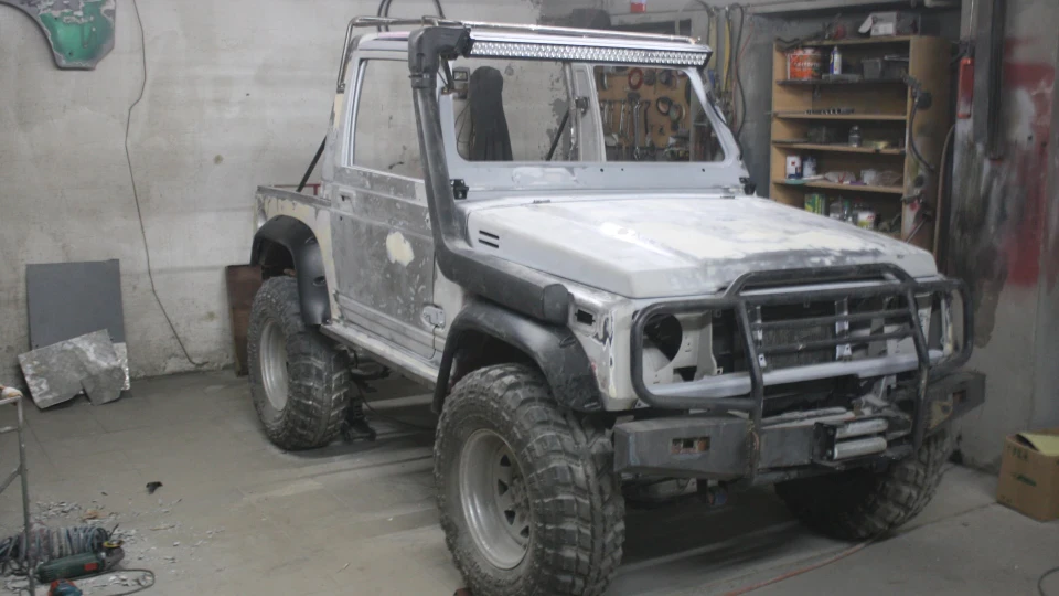 Suzuki Samurai 4