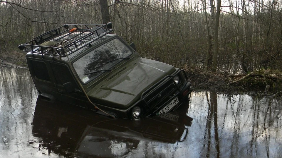 Suzuki Samurai ╬ 4