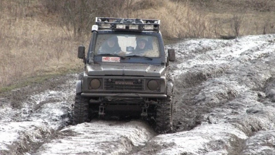 Suzuki Samurai дороги? ні, не чув!