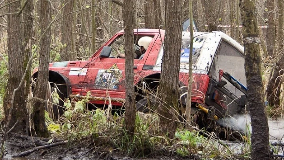 Suzuki Samurai Червоно-білий пройдисвіт 4