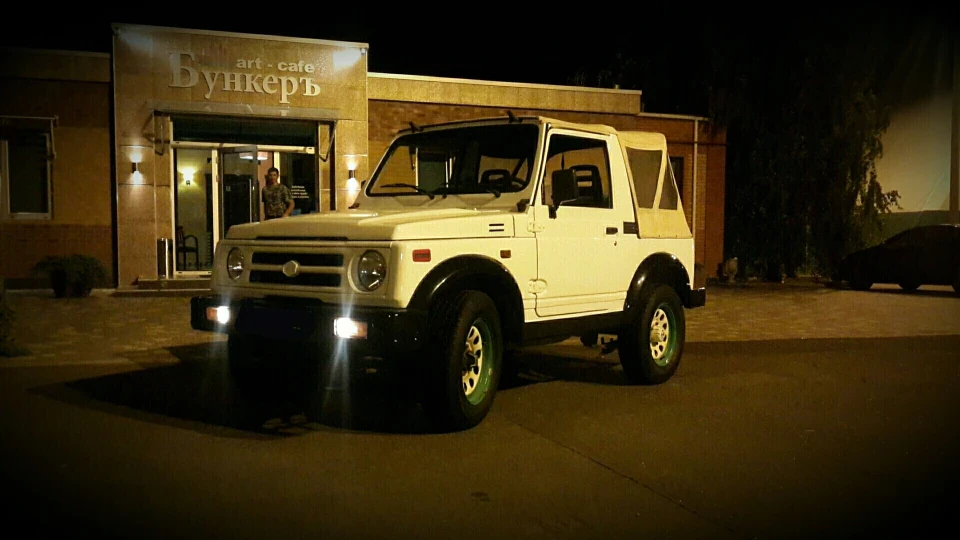 Suzuki Samurai Дрібний але зухвалий