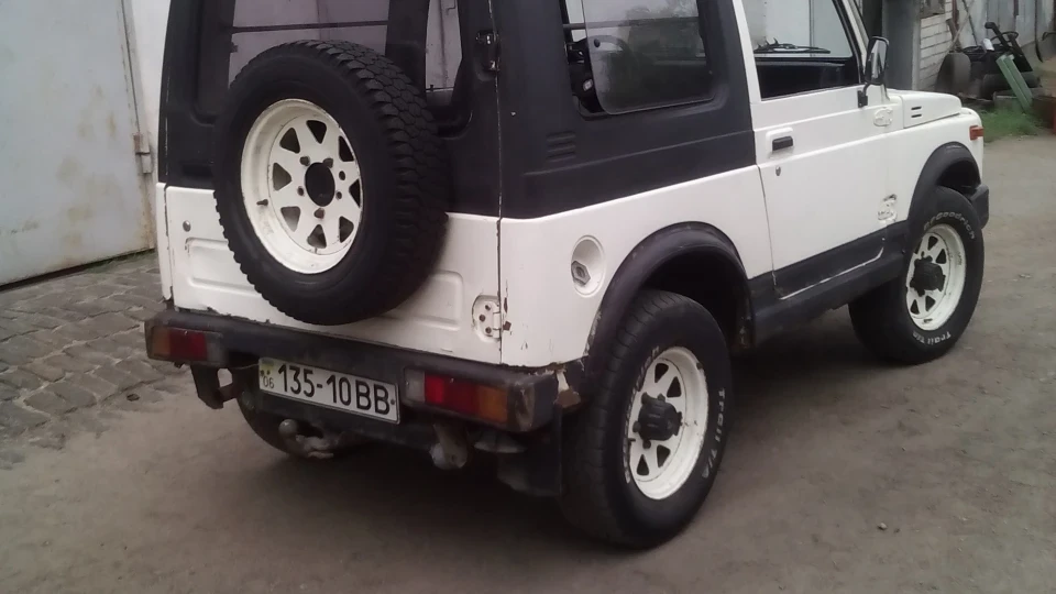 Suzuki Samurai Дрібний