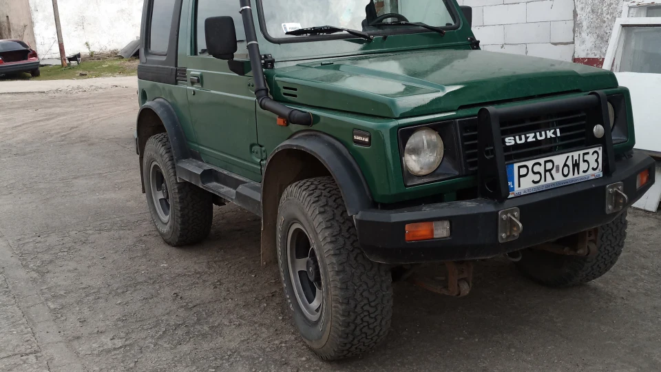 Suzuki Samurai santana