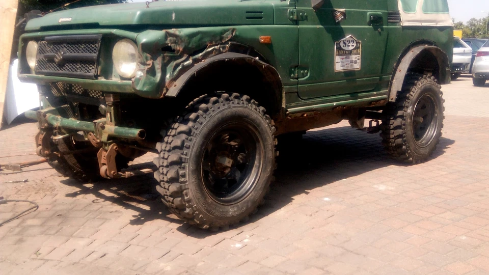 Suzuki Samurai santana 4