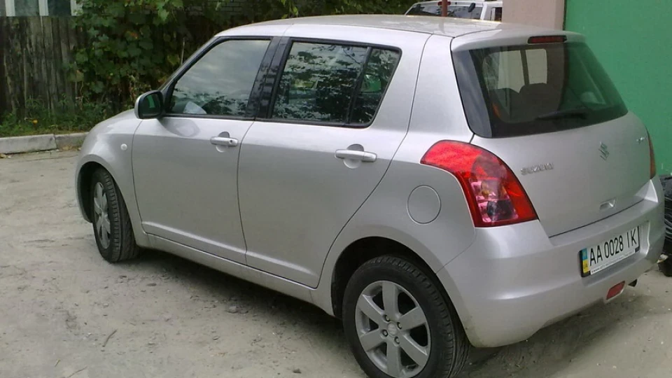 Suzuki Swift 1.3 мех 3