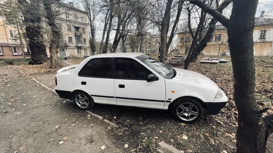 Suzuki Swift Білок 4WD
