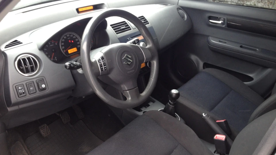 Suzuki Swift CARапуз 2
