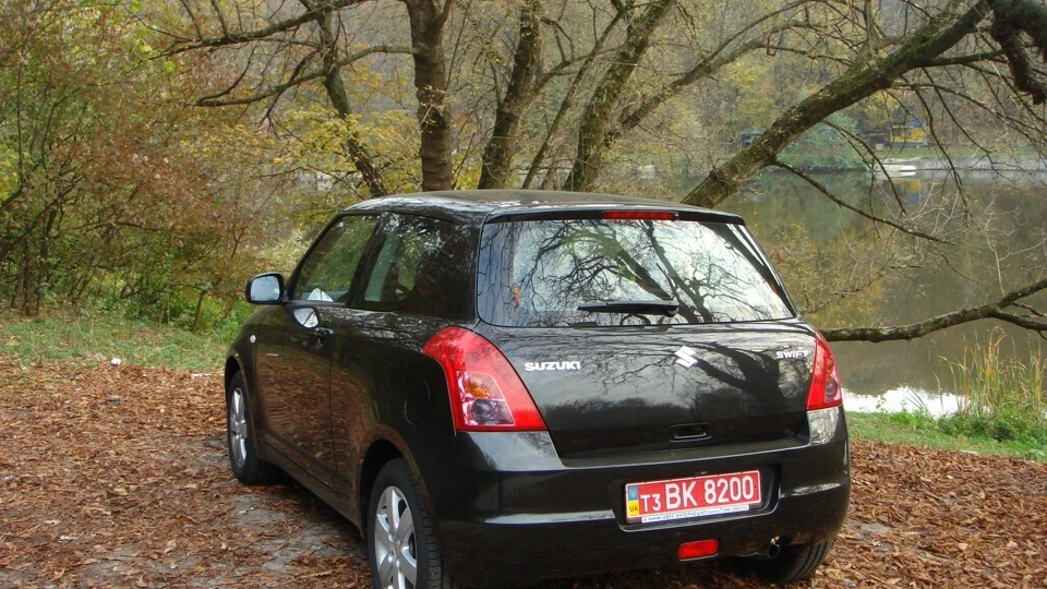 Suzuki Swift чорний борзик)) 2