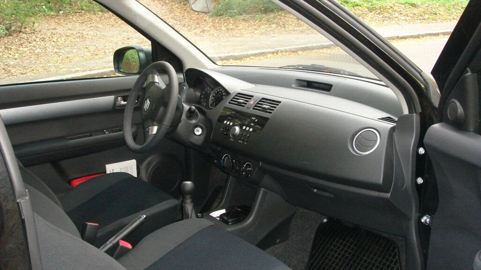 Suzuki Swift чорний борзик)) 3