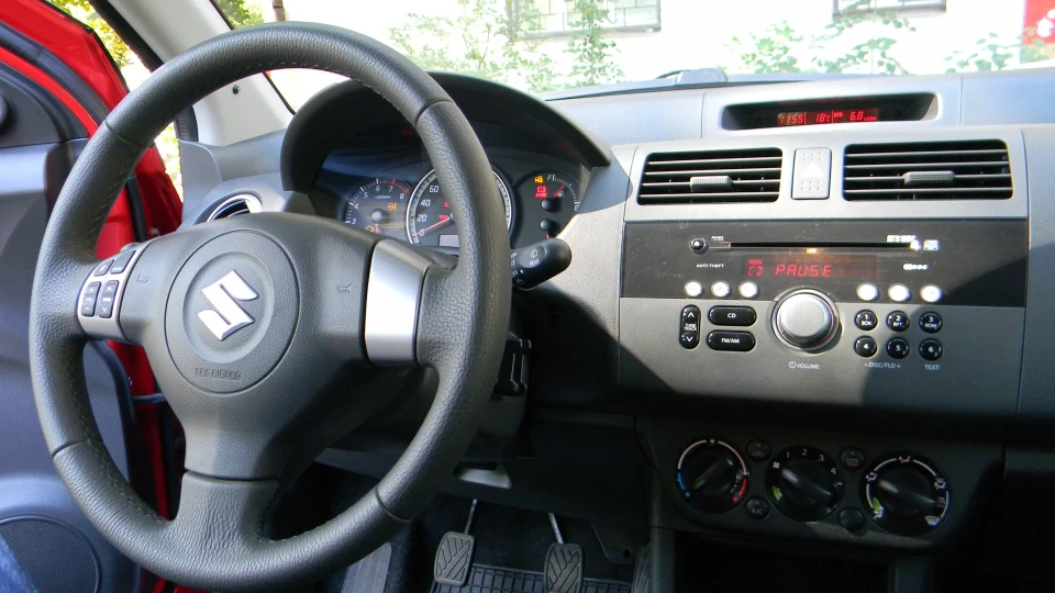 Suzuki Swift GLX 3
