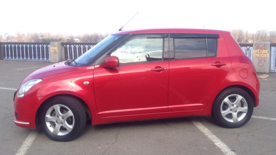 Suzuki Swift Червоний металік 2