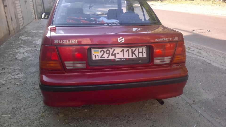 Suzuki Swift Маленький червоний дракон 2
